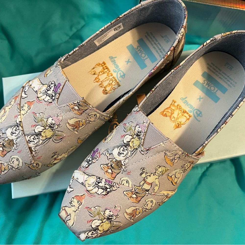 Toms x Disney Snow White Seven Dwarves Shoes Rare